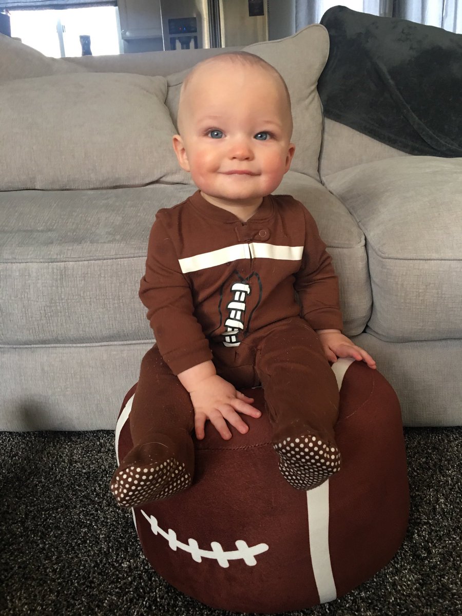 CoachBruneyW_U's tweet photo. #TuesdayVibe 🏈🏈
#DeckerZ #DeBo https://t.co/WgJsewAiCv