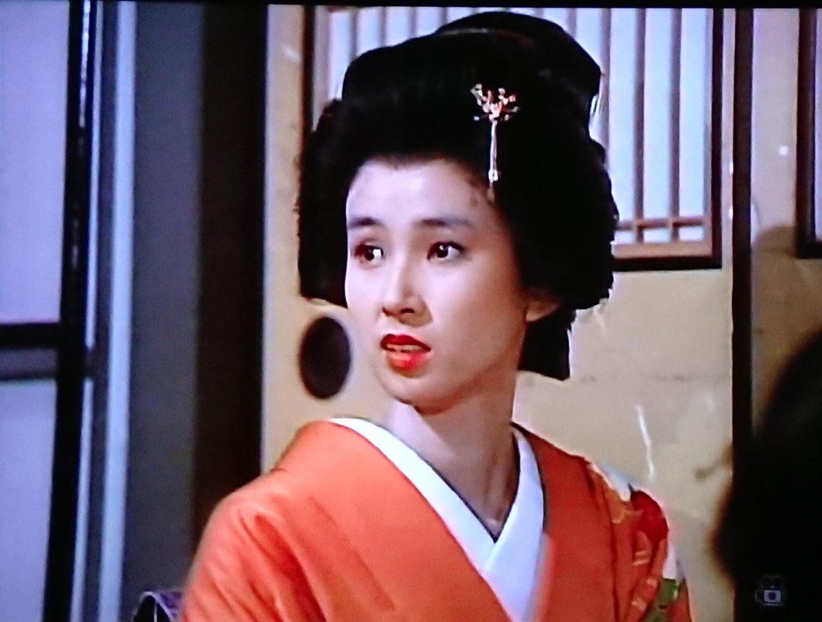 うえまる 樹木希林演じる菊奴が 日本髪は 日本の女が一番べっぴんに見えるヘアスタイル と言っていて いやいやいやそれはないわ と思ったが すみませんその通りでした 夢千代日記 吉永小百合