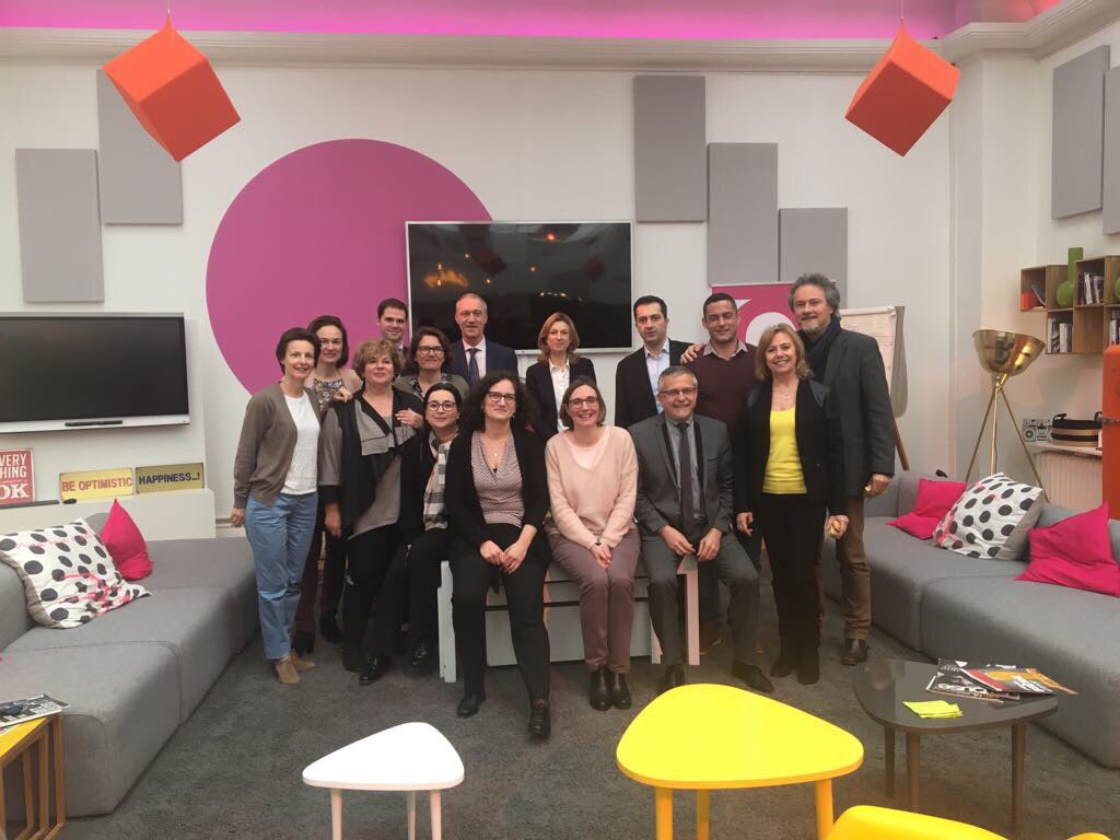 flomichenaud_ps's tweet photo. Team de mes managers 😀#mieux se connaître #codir élargi off site #openmindkfe 👨👨👧👧👍 https://t.co/QNFy3gfAPL