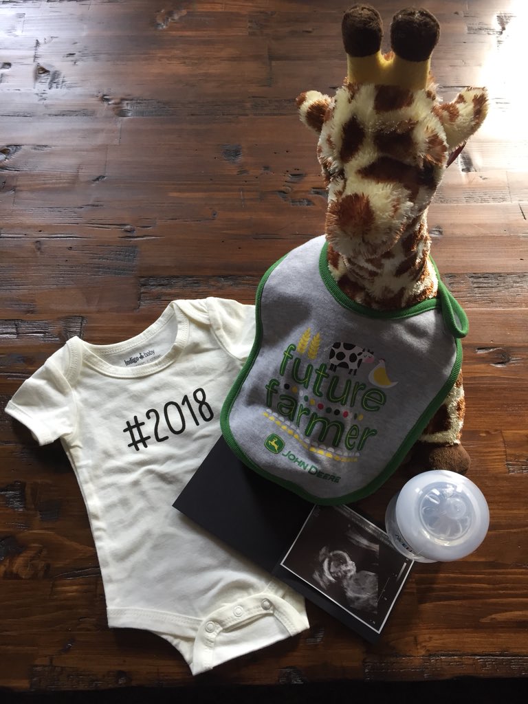 Me and my gorgeous wife <a href="/CapsonLyss/">Lyss Berkelmans</a> are expecting our first of 10 bundle of joys! 🤰🏼 ETA July 28