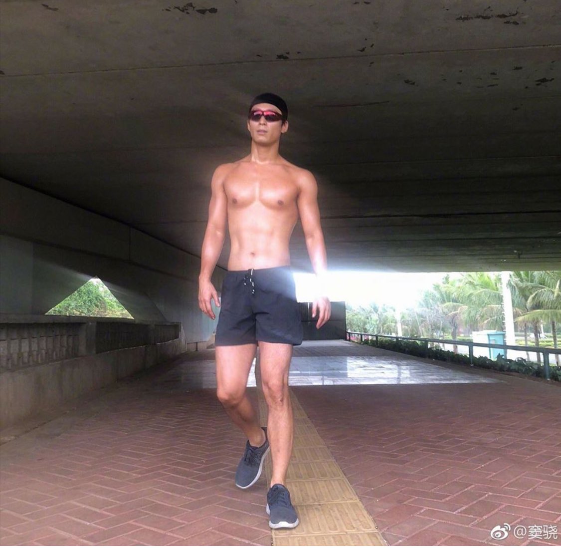 MissOwlHead's tweet photo. I think I’m running a fever...hawt hawt hawttt🤒😍 #ShawnDou #YanXun https://t.co/uKrP3NJbdJ