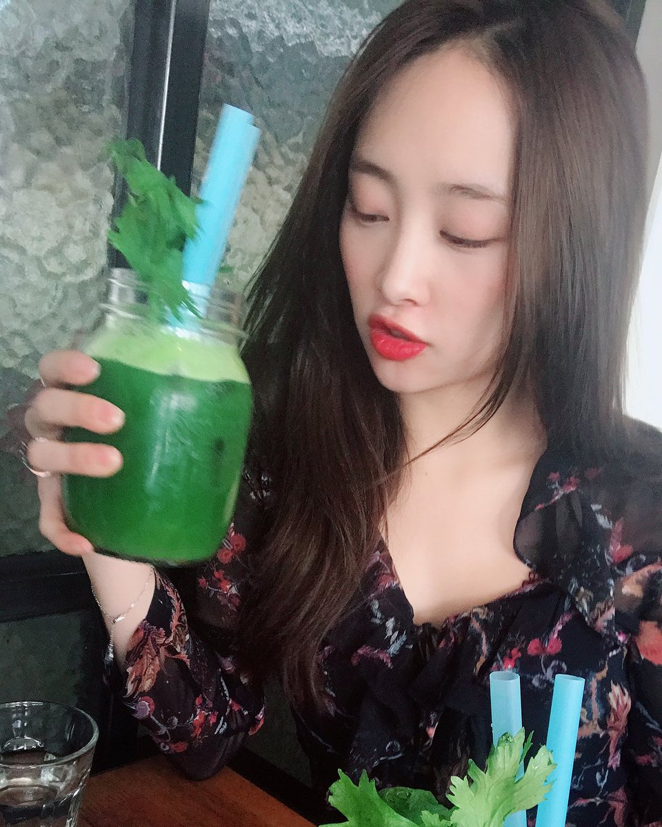 karasnaps's tweet photo. [NICOLE INSTAGRAM(2P)] nicole__jung: Detox Baby Yeahh 😎 (in my Austin Powers v... https://t.co/zsy6YUmOSh #kpopsnaps https://t.co/x0yJ8KS5C4