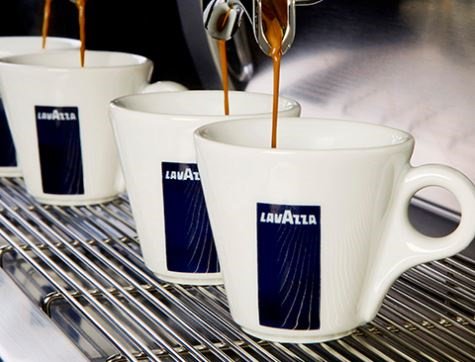 Goeie nuus vir koffie liefhebbers: Danksy die sterker rand, kry koffiepryse nou 'n blaaskans.
<a href="/Vida1B/">Vida Booysen</a> 
<a href="/Netwerk24/">Netwerk24</a>