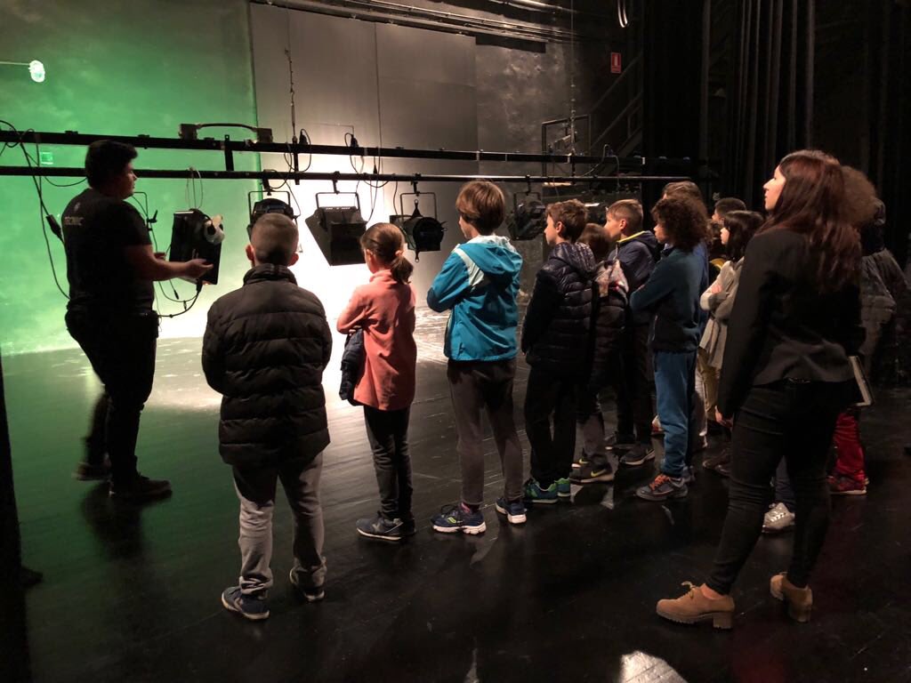 VallsAjuntament's tweet photo. Cultura | Nova edició de les Bambolines al Teatre Proncipal. Visites escolars avui i fins dijous gràcies a @GTPValls #Valls #TeatresdeValls https://t.co/WJWABBdsLu