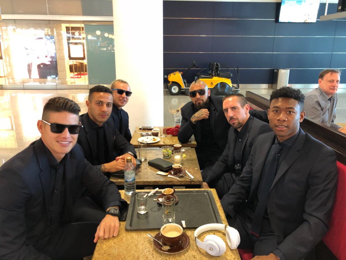 kingarturo23's tweet photo. Allá vamos Estambul 🇹🇷✈️✈️✈️✈️ la bandita más fuerte que nunca!!@jamesdrodriguez 🇧🇷🇨🇴🇪🇸🇦🇹🇫🇷 https://t.co/1nqzbJ7wKq