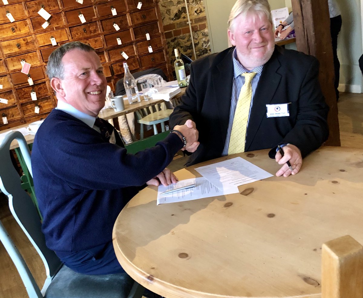 KarenADeighton's tweet image. A proud moment for #wiltondistrictchamber as Peter Edge and Andy Rhind-Tutt sign the agreement for both our chamber to work together. #positiveforwardthinking #chambers #wilton #salisbury @SalisburyDCCI