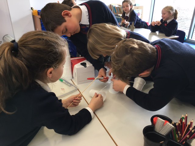 HawthornsSchool's tweet photo. Year 3 have been creating anemometers in preparation for measuring the speed of the wind later today! #prepschool #windpower #surreyweather https://t.co/mgaWiWX1uc