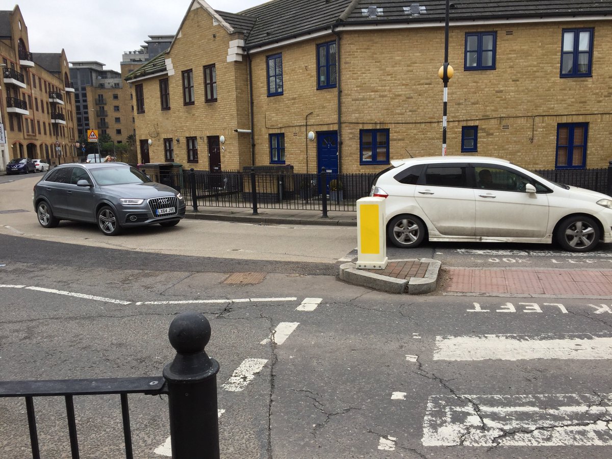 squeals's tweet image. Look closely at this photo @TowerHamletsNow can you spot a potentially fatal error? CLUE: school patrol sign.