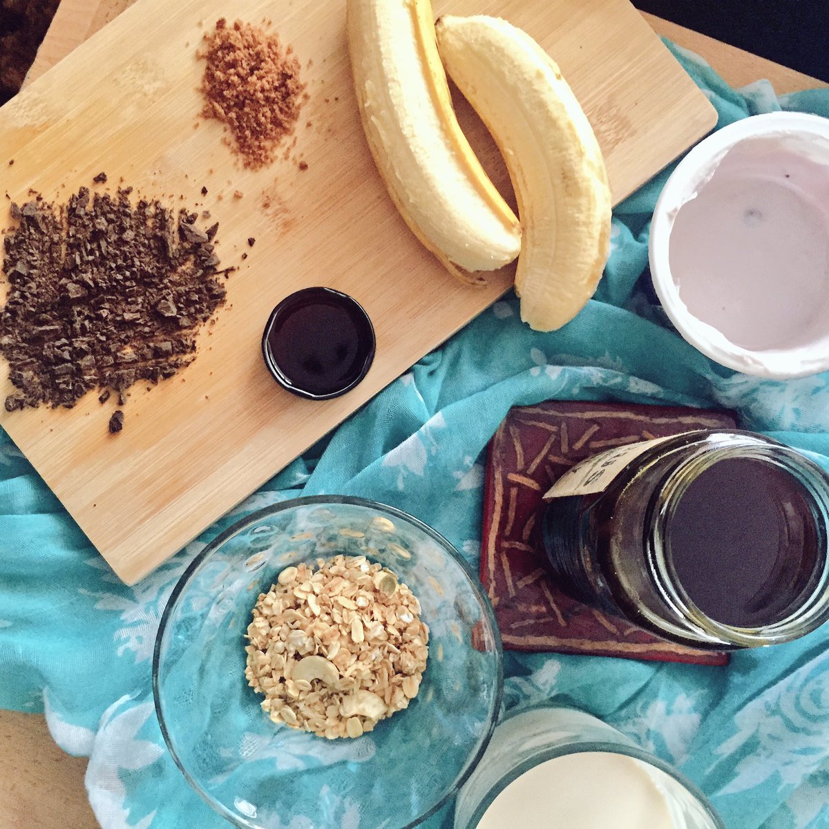 LadyLightLife's tweet image. Tuesday #morning breakfast smoothie ingredients: bananas, blueberry yogurt, raw honey nectar, granola, milk, mulberry vinegar, raw cacao and coco sugar. 😍
#yummy #simpleliving #raw #smoothie