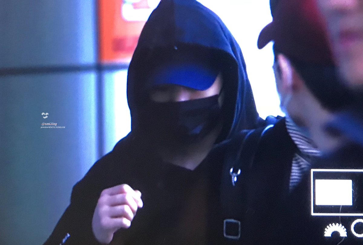 smiJing's tweet photo. 180313 김포 출국

#데이식스 #DAY6 #성진 #Sungjin https://t.co/hibfJWityb
