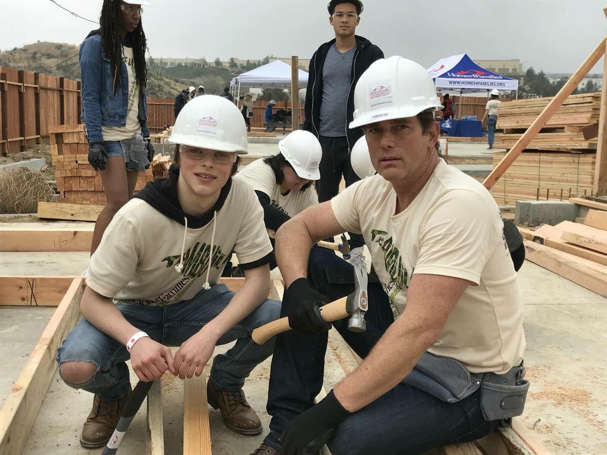 SaveMajorCrimes's tweet photo. @phillipkeene doing good stuff ✊ pic credit @Homes4Fams 👌check it out https://t.co/9V0bT8fAmQ https://t.co/eInqqOZ6ko