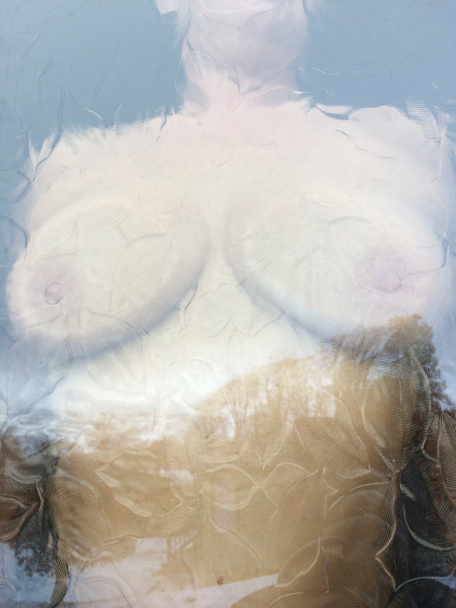 Cheekytime27's tweet photo. Peeping through the window x https://t.co/rxaFIWoovE