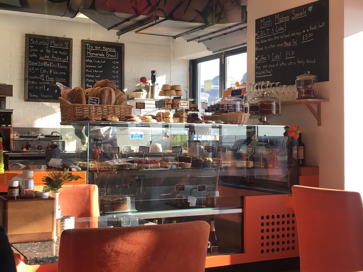 AlyxPeters1's tweet photo. #Penarth looking glorious in the sun and fab poached eggs at the #CrazyCafe what a perfect start to a busy day #sunshine #Wales https://t.co/ennQ1Ai4MY