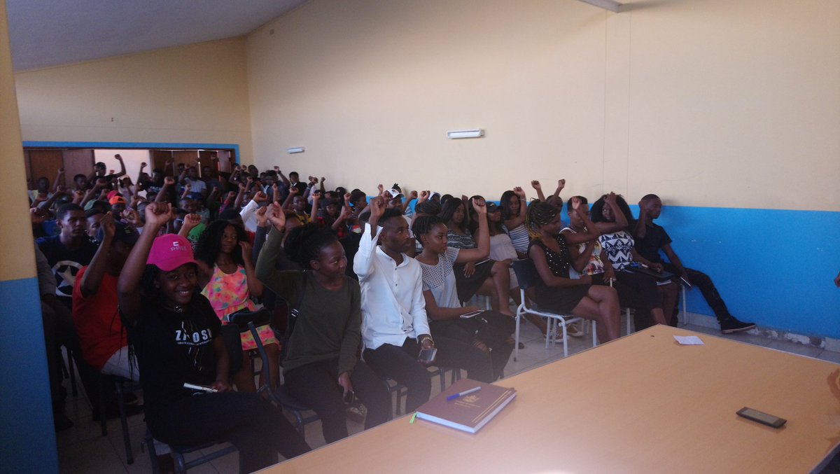 teamZICOSU's tweet photo. The Giant students movement @ UZ https://t.co/uabV8jRF2E