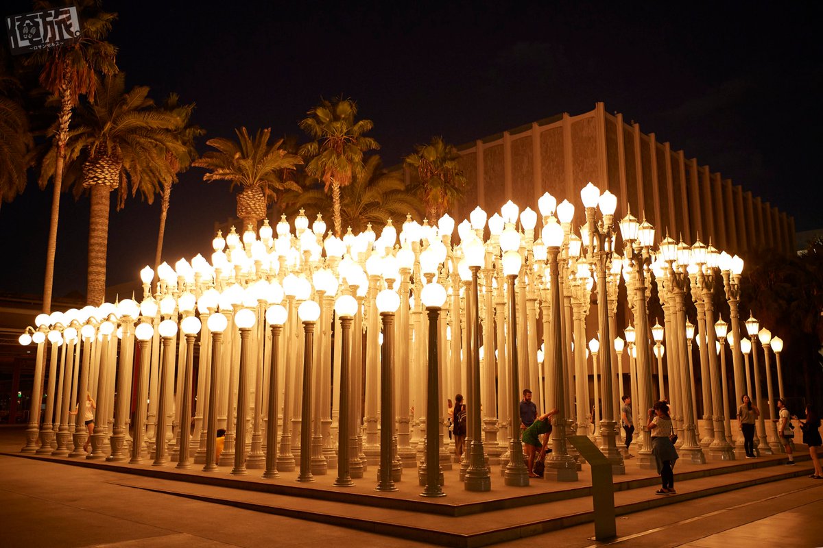 俺旅 La Lacma ロサンゼルス郡美術館 通称ラクマ 館内には入れなかったのですが 屋外の街灯アートを見に行きました 意外とこの格好はロスに馴染んでいるような この模様はdvdの特典映像にて La編 完成披露イベントチケット発売中 3月17