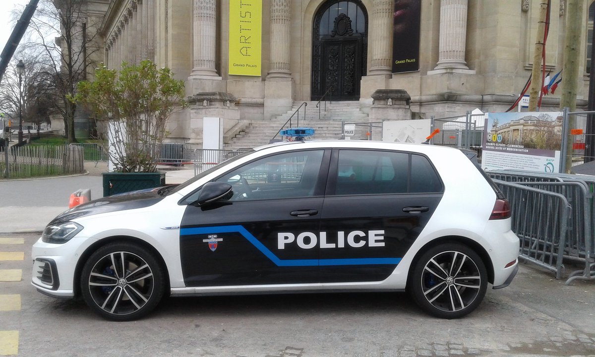 Commissariat Paris 8 tweet media