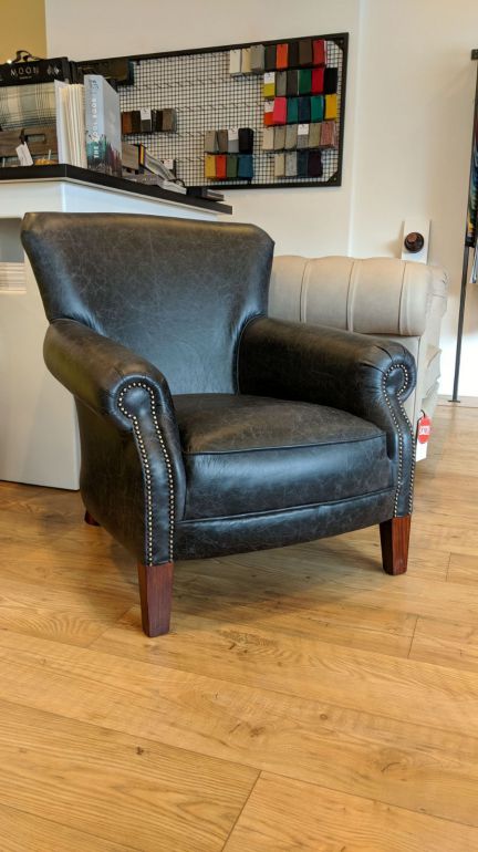 ByChesterfields's tweet photo. There's something quite moody about this Chelsea chair in Vintage Coal; but believe us when we say that adding this gorgeous handmade piece to your home will bring you nothing but pleasure: https://t.co/s089CQ7s0J #Chelsea #handmade #DistinctiveChesterfields https://t.co/dGNFMHNsKx