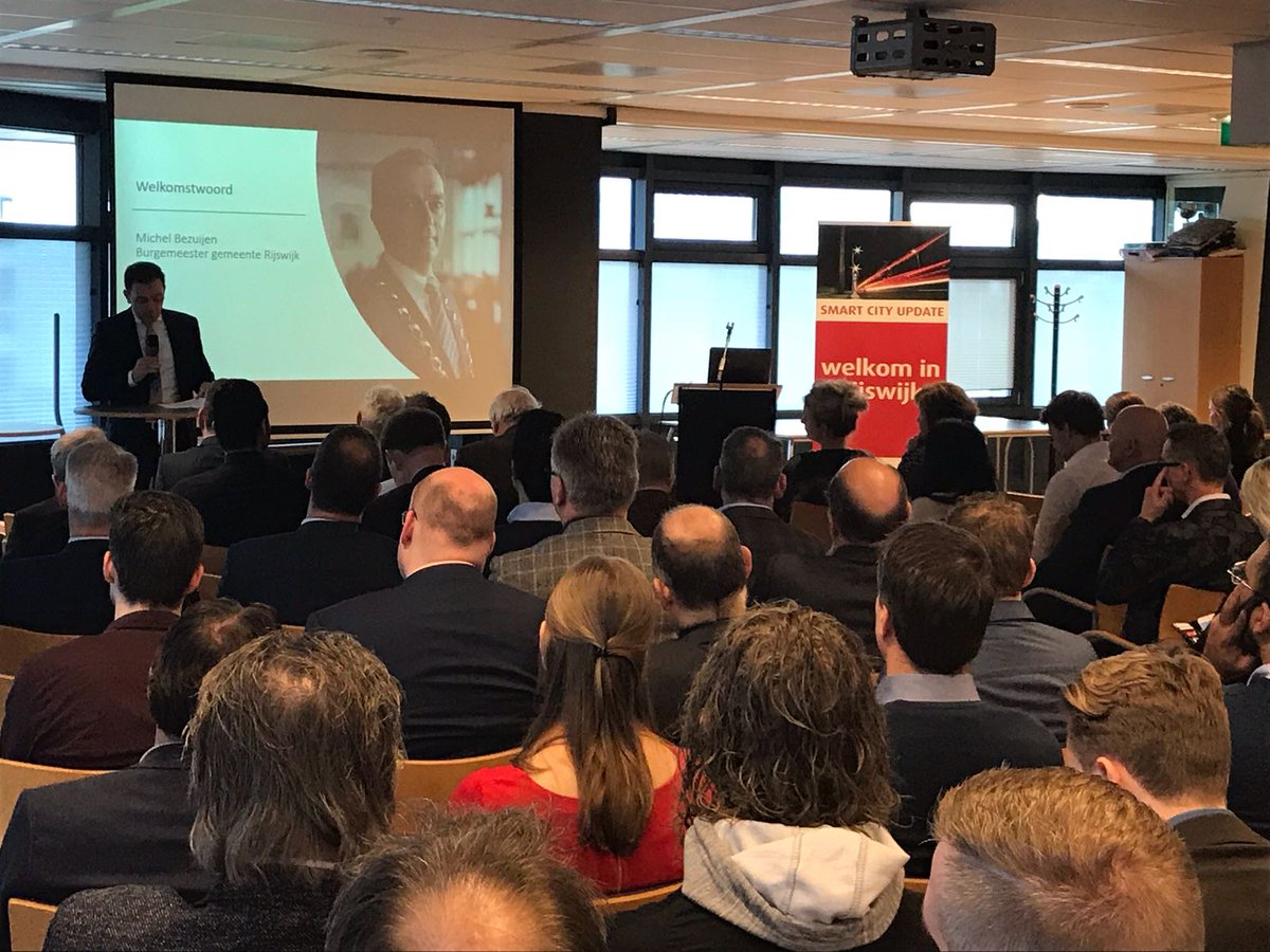 Verkeerskunde's tweet photo. Een verslag van de eerste #SmartCityUpdate in @Gem_Rijswijk, waarin 'Lessons learned and lessons to learn' centraal stonden.

https://t.co/BP8rpsRrkj https://t.co/zFW8QqLCS5