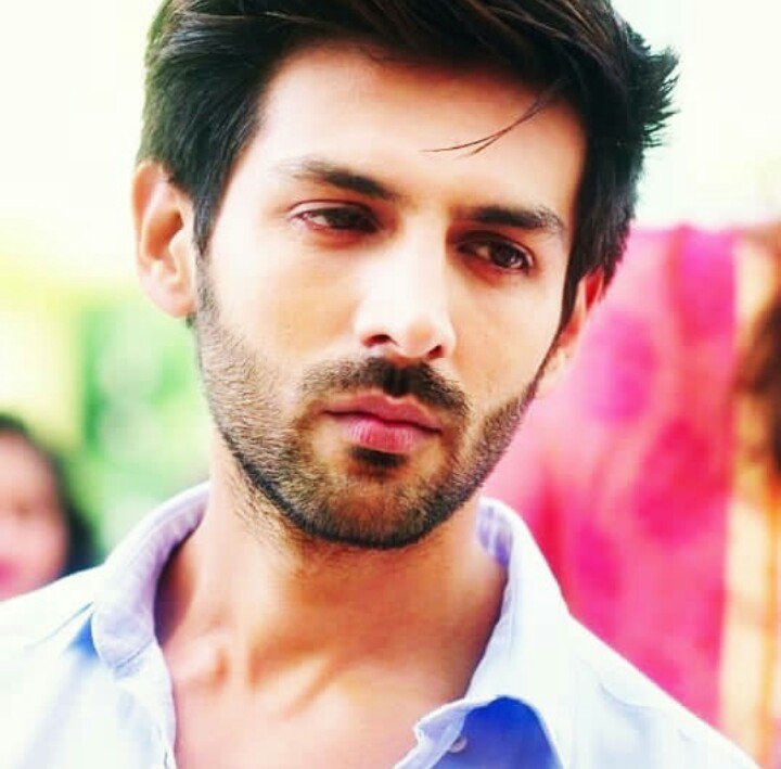 ashmitadg's tweet photo. This scene happens to be one of my most favourite scene..SKTKS is pure gold &amp; Your acting @TheAaryanKartik in this movie makes me so emotional 😢😢 You completely slayed Kartik..You're already a Superstar❤❤ Can't wait to see u in ur next movie..Loads &amp; Loads of Love ❤❤❤❤ https://t.co/pjv5X6NpxO