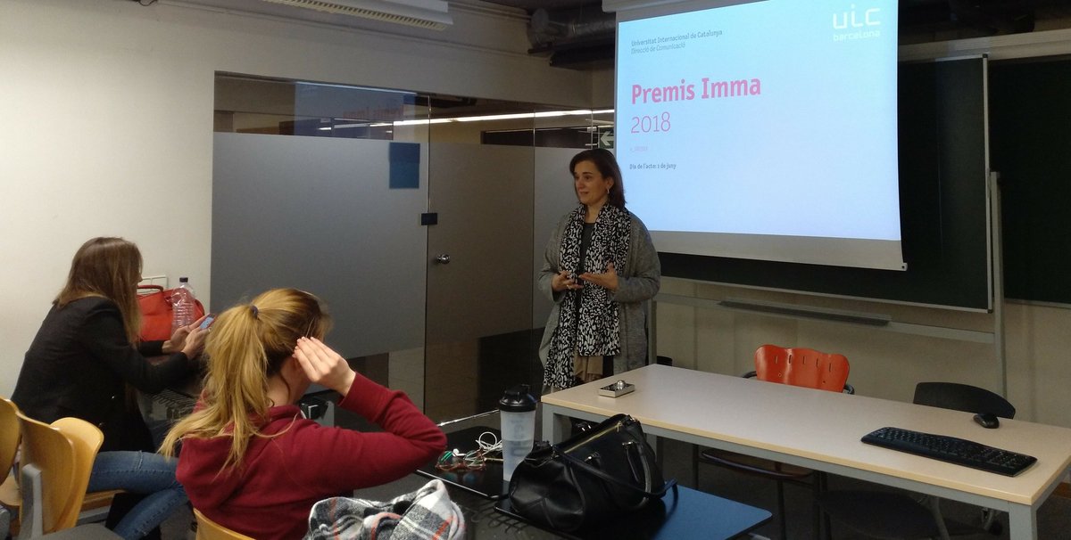 ComUIC's tweet photo. 👩🎨 La maquinària del #PremisIMMA ja és en marxa! Els alumnes del Workshop de Programes de #RRPP participen en el disseny de la gràfica que dircom està creant. #Comunicació https://t.co/nMJB0X1iey