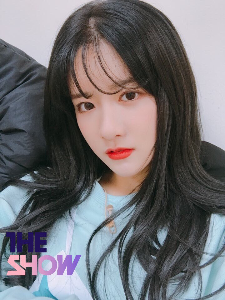 theshow_offcl's tweet image. [★140회 더쇼 초이스 후보③] 예쁜 애 옆에 예쁜 애 왜 #우소 얼굴 노벨 평화상 안 시켜주냐구요 (찡찡) 어제보다 13x160225 배 마법사미 넘치는 #우주소녀 #화이트데이 기념 셀카 선물🎀 #더쇼 #THESHOW @WJSN_Cosmic