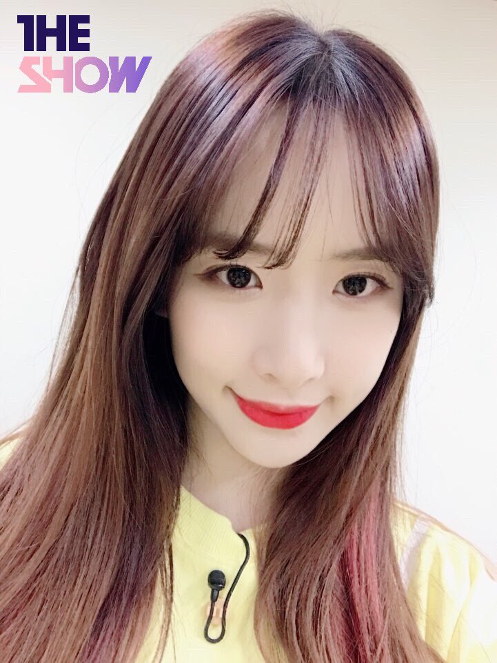 theshow_offcl's tweet image. [★140회 더쇼 초이스 후보③] 예쁜 애 옆에 예쁜 애 왜 #우소 얼굴 노벨 평화상 안 시켜주냐구요 (찡찡) 어제보다 13x160225 배 마법사미 넘치는 #우주소녀 #화이트데이 기념 셀카 선물🎀 #더쇼 #THESHOW @WJSN_Cosmic