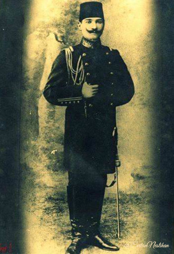 #TarihteBugün
#13Mart1899
1283 İçimizde <

Mustafa Kemal'in Manastır Askeri İdadisi'ni
Bitirerek,Kara Harp Okuluna Öğrenci Olarak 
Girişi...

Atatürk'ün Okul Numarası:1283