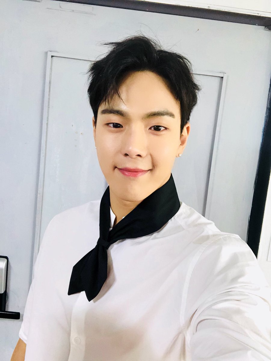 OfficialMONSTAX's tweet photo. [#셔누] 몬베베 밥은 잘 먹고 다녀요? 날이 풀렸는데 일교차 심하니까 감기조심하고 금방 다시 만나요 900일축하해 https://t.co/pOVolVuBZA