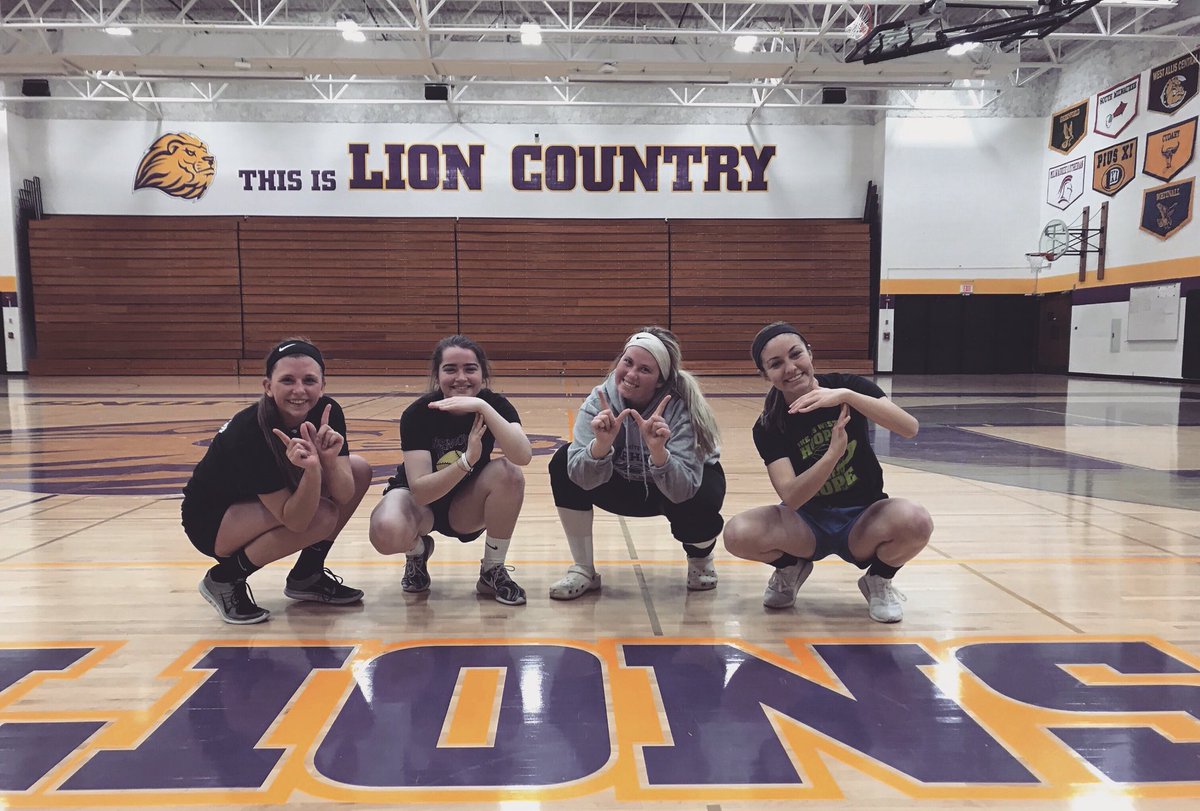 ProductionsW7's tweet photo. W7 #Superfan @kailsticcioni said โEveryone is throwin up the W7!โ
Not everyone...where are you @RaiderGirlsBB @spvgbb @BE_girlsbball @WAUKESHACOUGARS @ocknightsgbb @Ikegirlsbb @BDBeavers_Bball @Cudahy_Bball @GBSWGirlsBBall @NBW_hoops @NBWGirlsBB @GtownGBB @ScottSevedge #Dub7 https://t.co/dXpyLYk4VH