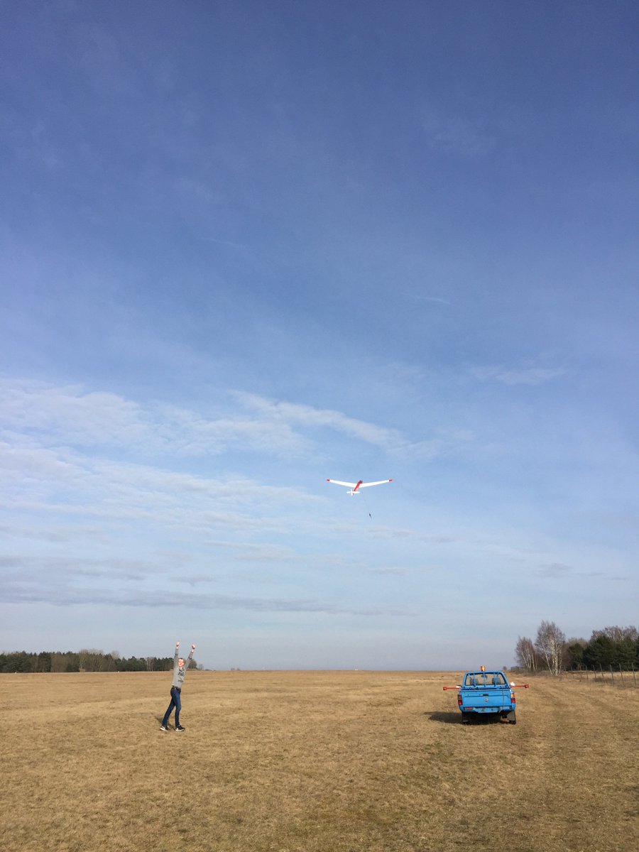 EDOV_Stendal's tweet photo. Erster Start mit der neuen Winde, die unsere ASK13 in #Stendal-Borstel schleppt. #Segelflugsaison2018 kann losgehen. Du willst #Segelfliegen lernen? Melde dich hier: https://t.co/1I1qTvNm6M. https://t.co/Czlqs7NMI3