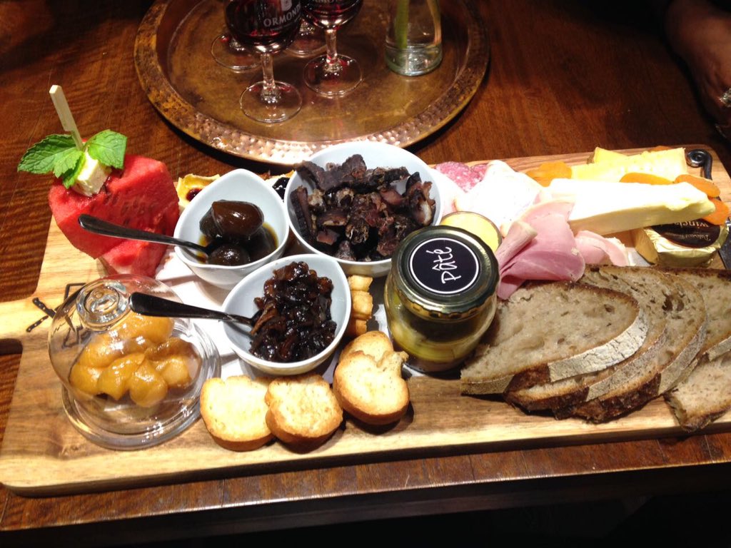 TravelingMedia's tweet photo. #TravelTuesday celebrates @Ormonde_Wines for their #pairings https://t.co/OWEMmrnOlC