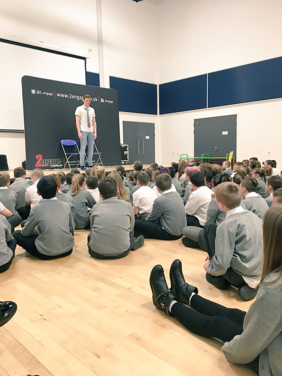DeePointPrimary's tweet photo. Thank you @2_engage for a fantastic performance this morning! Upper Key Stage 2 absolutely loved it- thanks for the SMART advice too! #esafety #Snaptrap #positivedigitalfootprint https://t.co/SsSLDLhciJ