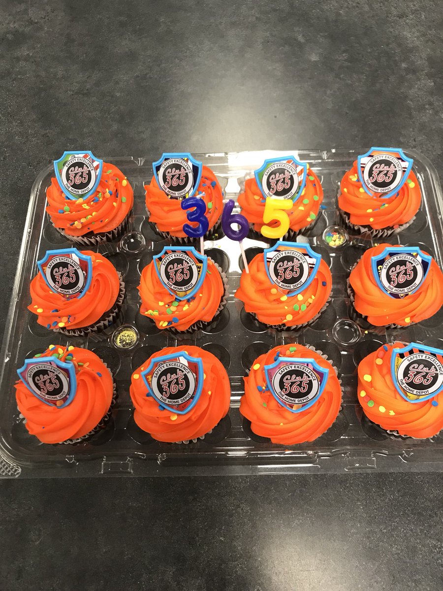 MET2747's tweet photo. Celebrating 365! MET D197 Store 2747 you ROCK!@anzarut1 @jdixontc @METGotyourback https://t.co/rpUJshPpZZ