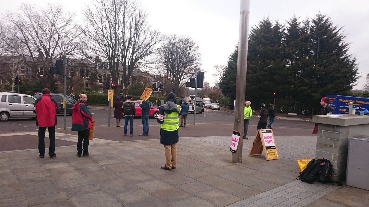 stugilfillan's tweet photo. Day 9 on the @uoeKB picket line - strong solidarity amoung striking @GeosciencesEd staff - not a great deal of support for current @UCU and @Universitiesuk @acasorguk proposal #usstrike #NoCapitulation https://t.co/s2ZPjWWfK8