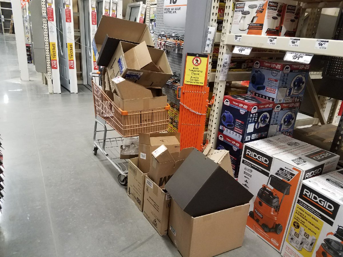 Specialtea6848's tweet photo. Early morning pack out #6848 #cardboardchallenge2018 @ChrisBergHD @daniel_opene1 https://t.co/m06LAM8BCs