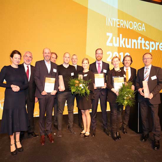 Gastronomiewelt's tweet photo. INTERNORGA #Zukunftspreis2018 geht an Colourfood, Esprit Europe und Rieber
https://t.co/E3LMqpuyZU
#INTERNORGAZukunftspreis #INTERNORGA2018 #Colourfood #EspritEurope #Rieber #Zukunftspreises #Kochnews #Kochevents #Kochmeisterschaft
Foto©: Messe Hamburg/Stephan Wallocha https://t.co/SZI607BTzG