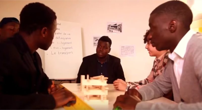 popupurbain's tweet photo. Découvrez la vidéo hilarante des jeunes Youtubeurs de @La_Courneuve #M9Empire, qui parodient une réunion d'architectes 📐📏 https://t.co/VctDkQTzX1
Avec l'émission courneuvienne #LCMag', la jeunesse s'approprie le dialogue sur le #GrandParis, et c'est merveilleux ! 🏗🌁🚇🎥 https://t.co/eqquJPugE8