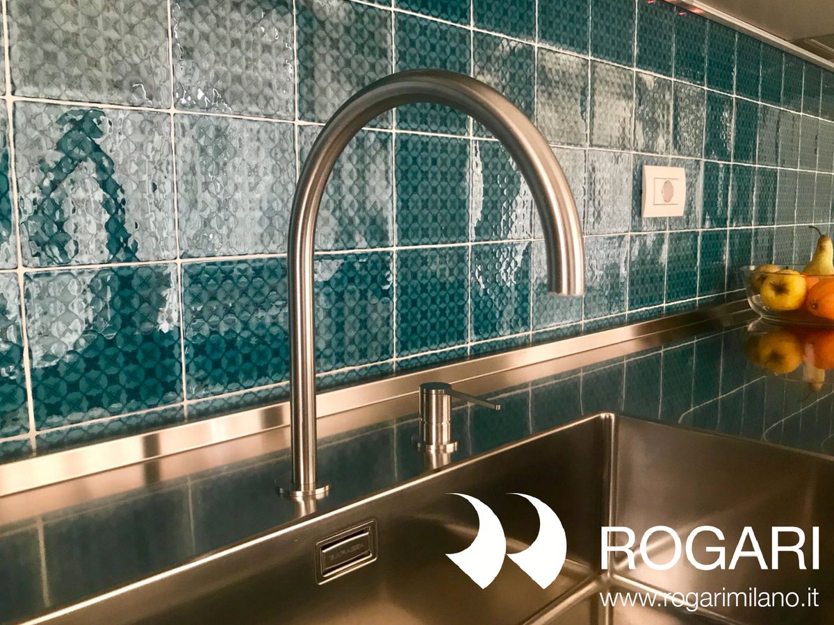 Rogari_Milano's tweet photo. Voglia di rinnovare casa? Per la cucina scegli originali Mattonelle  stile vintage utilizzate in modalità contemporanea + Rubinetteria in  acciaio satinato. Da ROGARI Design a Milano.  #design #mattonelle #ceramica #piastrelle #vintage #contemporaneo #interiordesign https://t.co/tbx2cP3kvt