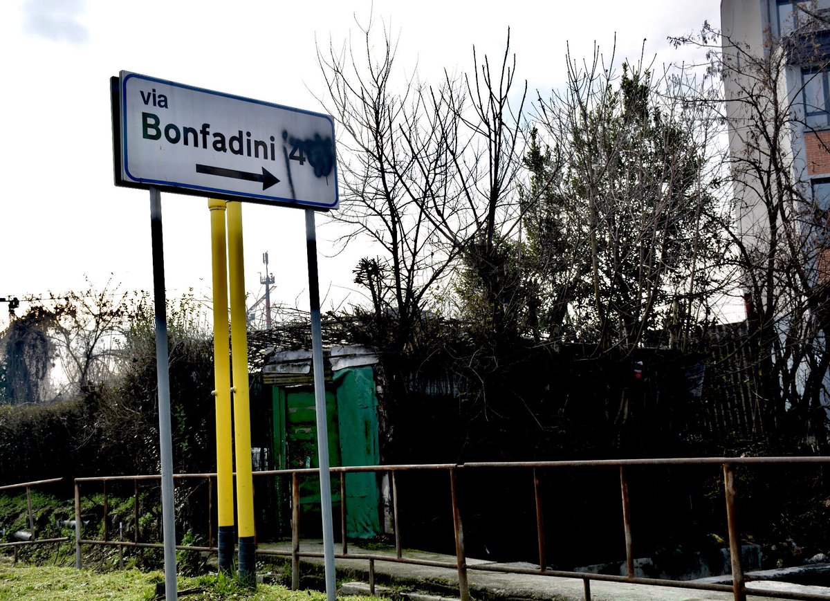 FrancoLucente's tweet photo. A Milano il campo rom di via Bonfadini è divenuto ormai una presenza stazionaria sul territorio, con il beneplacito delle Istituzioni. Sono sconcertato dal modo in cui viene trascurata questa periferia, e dalla sottovalutazione di questo annoso problema. https://t.co/n30etILWut