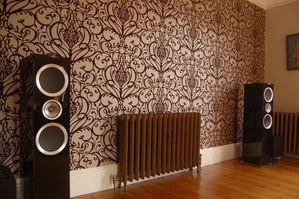 Take a look at one of our bespoke projects, which combined KEF R900 speakers with a Naim CD player, streamer and amplifier to create a dynamic sounding Hi-Fi system in a large lounge... bit.ly/2FP1Lgw #AVtweeps #AVinstaller