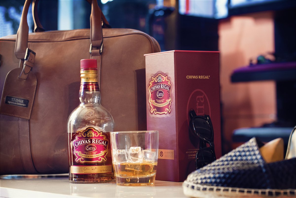 ChivasRegalNG's tweet photo. Enjoy a fine pour of Chivas Regal Extra to celebrate the simple joys of life. #ChivasRegalNG #ScotchWhisky #ChivasRegal #AskForExtra #Chivas https://t.co/VubnBvQP2z