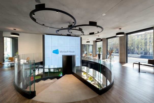 The new Microsoft #offices in Milan have been designed with the firm's corporate values in mind: openness, visibility, flexibility, energy, dynamism and innovation. Something to aspire to - and great #workplace too! #commercialdesign #officeinteriors #OfficeSpace #workplacedesign
