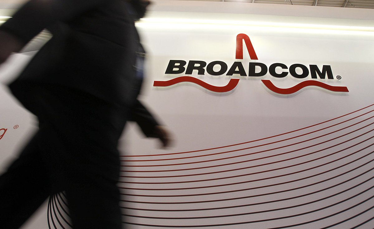 Trump's message in blocking Broadcom deal: Any deal that could give China an edge in critical technology will be swatted down in the name of national security bloom.bg/2FCh3Sk