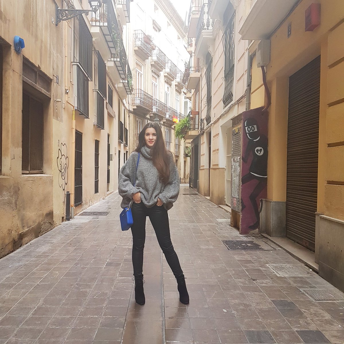 Pinmorella's tweet image. 🇬🇧Comfy Sunday look 🇪🇸Look cómodo de Domingo
👖&amp;amp;👢 @salsaofficial 
##ootd #fashionblogger #blogger #fashion #pinmorellasworld