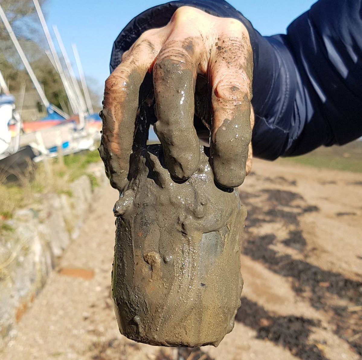 Coombestudios's tweet image. When your mind starts to scatter with a zillion things #tetheryourslf to real scenery, to making something with your hands, to real people, to having long conversations #growingcreativity images from our #painting #printmaking #drawing #course using natural &amp;amp; found pigments
