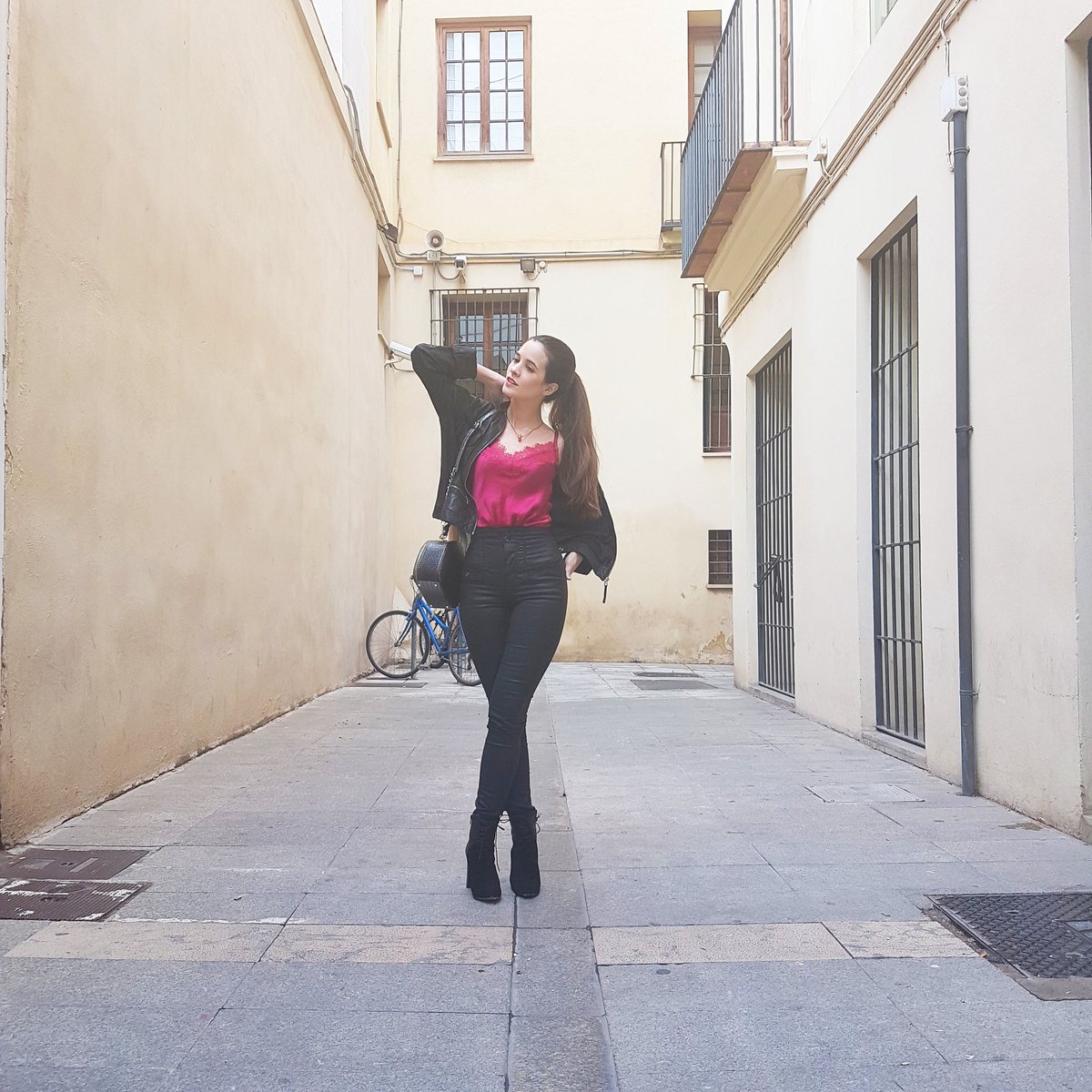 Pinmorella's tweet image. 🇬🇧 I love this high waist leather effect jeans from @salsaofficial 🇪🇸 Me encantan estos pantalones efecto piel y altos de cintura de @salsaofficial 👖👢 @salsaofficial 👕 @massimodutti 👜 @martinakonline

#ootd #fashionblogger #blogger #fashion #pinmorellasworld