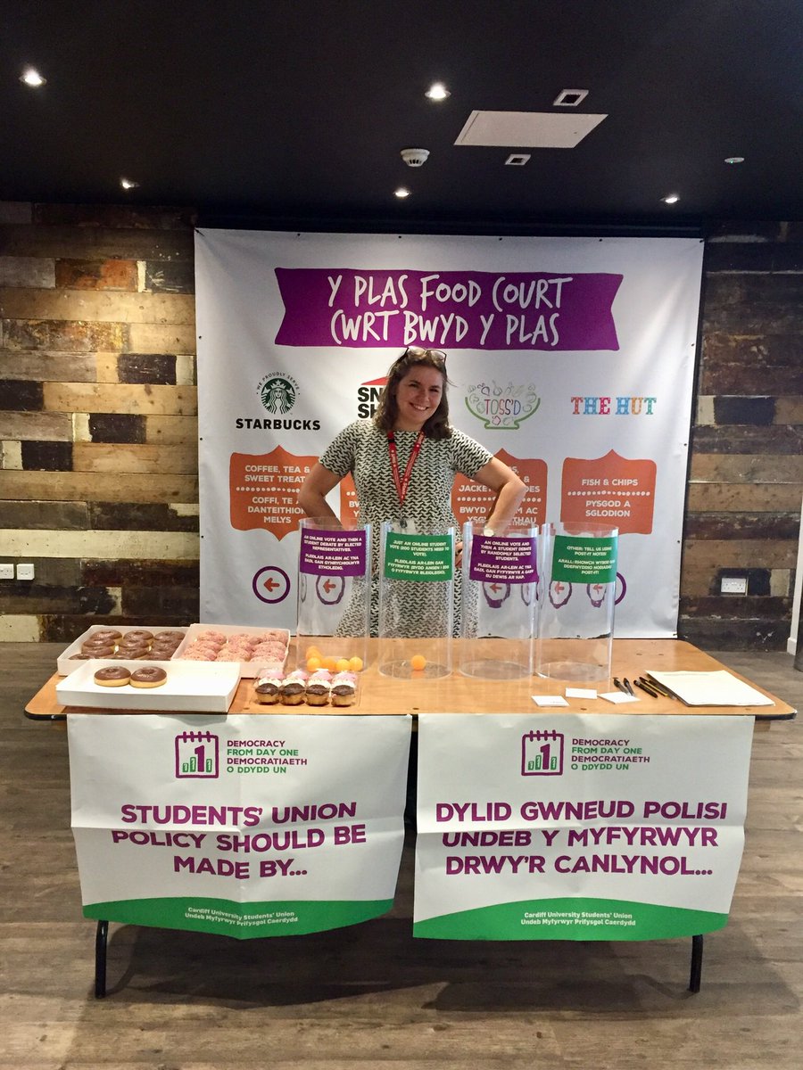 CSUStudentVoice's tweet photo. #studentvoice asking @cardiffstudents how policy should be made. Come and see us in the Welcome Centre on Park Place 🙌🏻 #DFD1 https://t.co/IbSkLhrf7n