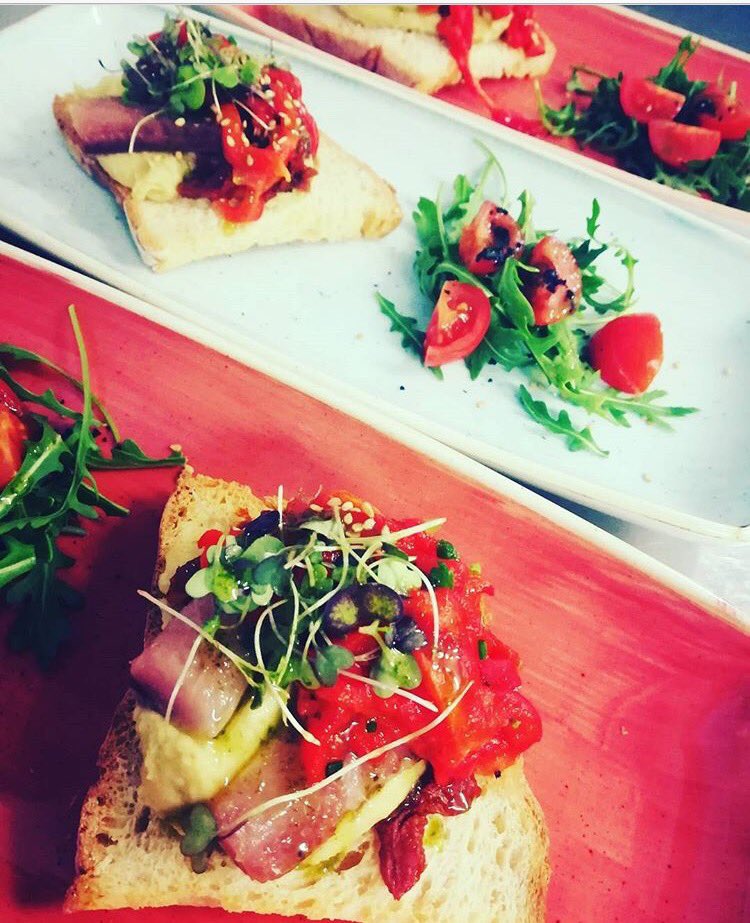 ACHotelColon's tweet photo. Hummus de berenjena. Nuestra propuesta de aperitivo antes de la mascletá #ACExperience #Lifestyle #ACHotels #ACLounge #anewwaytohotel #hummus #berenjena #aperitivo #mascletá #accolon #terraza https://t.co/Y5FxUS9ukR
