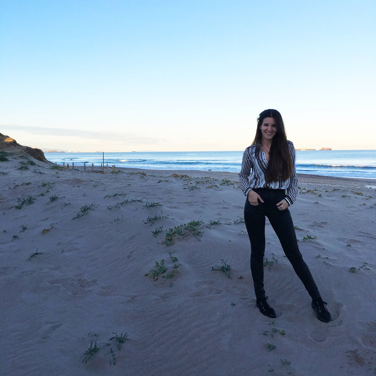 Pinmorella's tweet image. 🇬🇧 Today it's gonna be a good day 🇪🇸 Hoy va a ser un gran día

Look @salsaOfficial &amp;amp; @victoria_shoes 
#ootd #pinmorellasworld #black #stripes #fashionblogger