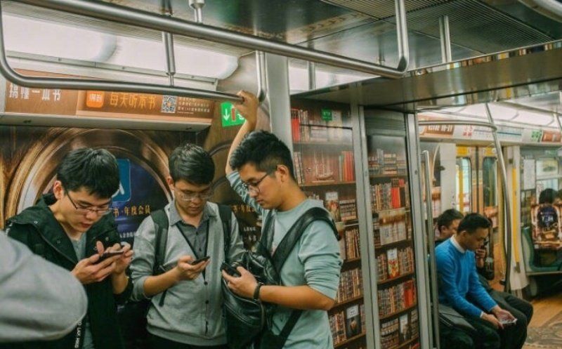 yicaichina's tweet photo. When Automated Meets "Spiritual Nourishment": First 24-Hour #Staffless #Bookstore Opens in #Beijing https://t.co/R5liGxCidl https://t.co/3JVnwGnPOL